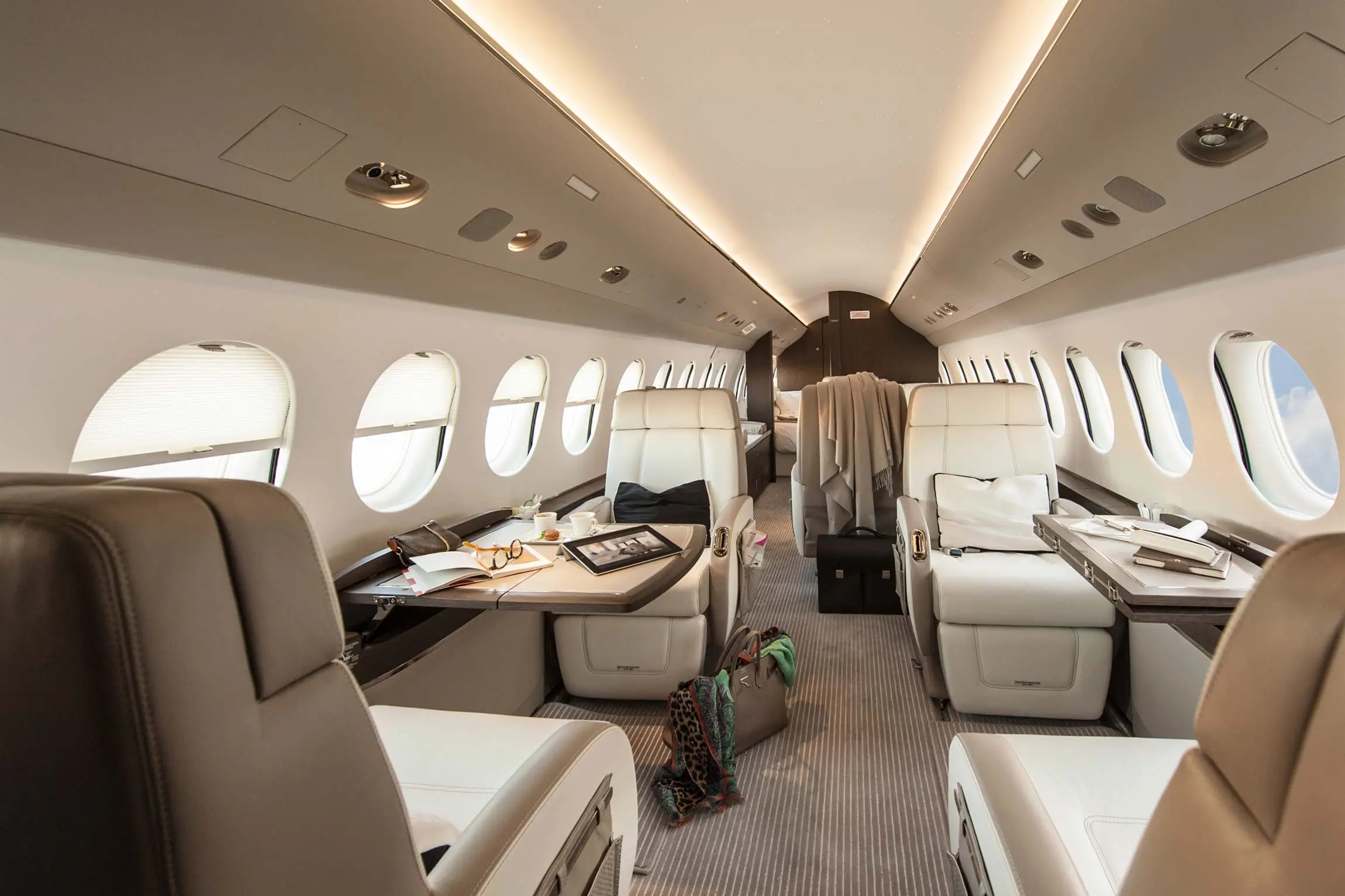 Private Jet . Falcon 7X . Dassault Aviation — projeto de arquitetura do atelier Joana Aranha em Falcon 7X (3/8)