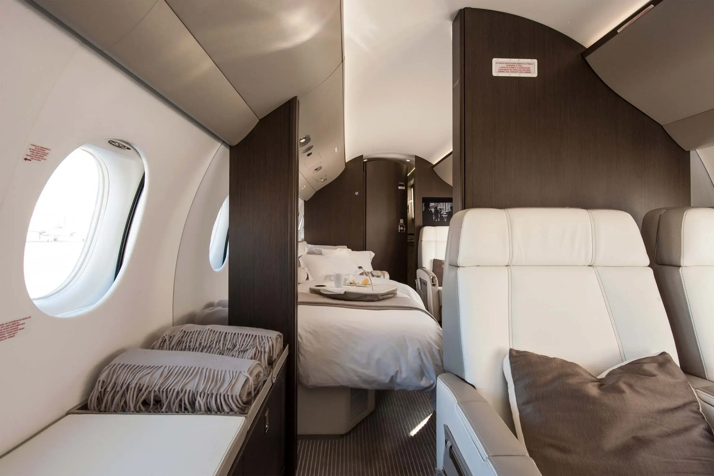 Private Jet . Falcon 7X . Dassault Aviation — projeto de arquitetura do atelier Joana Aranha em Falcon 7X (4/8)